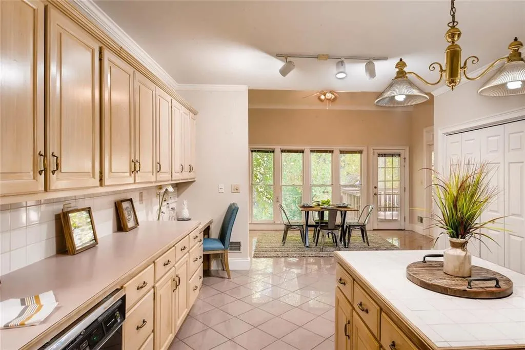 170 Grosvenor Place, Atlanta, Georgia 30328, 5 Bedrooms Bedrooms, ,3 BathroomsBathrooms,Residential,Sold,170 Grosvenor Place,5929509