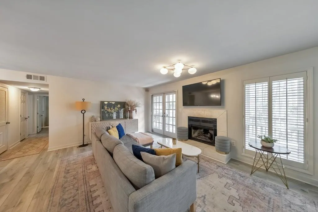 LARGE, OPEN DEN SPACE WITH A FIREPLACE! PERFECT FOR ENTERTAINING!