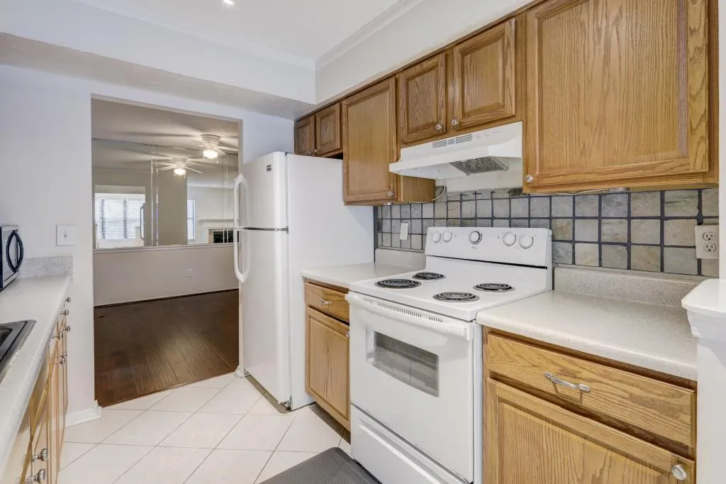 2001 Huntingdon Chase Unit 2001, Sandy Springs, Georgia 30350, 2 Bedrooms Bedrooms, ,2 BathroomsBathrooms,Residential,Sold,2001 Huntingdon Chase Unit 2001,6098450