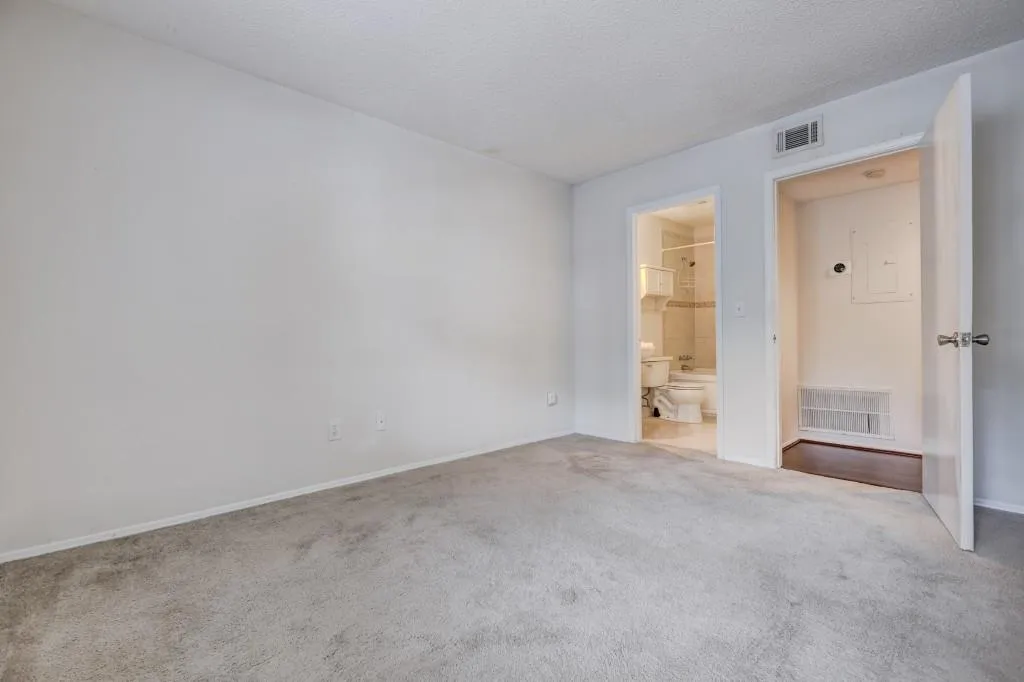 2001 Huntingdon Chase Unit 2001, Sandy Springs, Georgia 30350, 2 Bedrooms Bedrooms, ,2 BathroomsBathrooms,Residential,Sold,2001 Huntingdon Chase Unit 2001,6098450