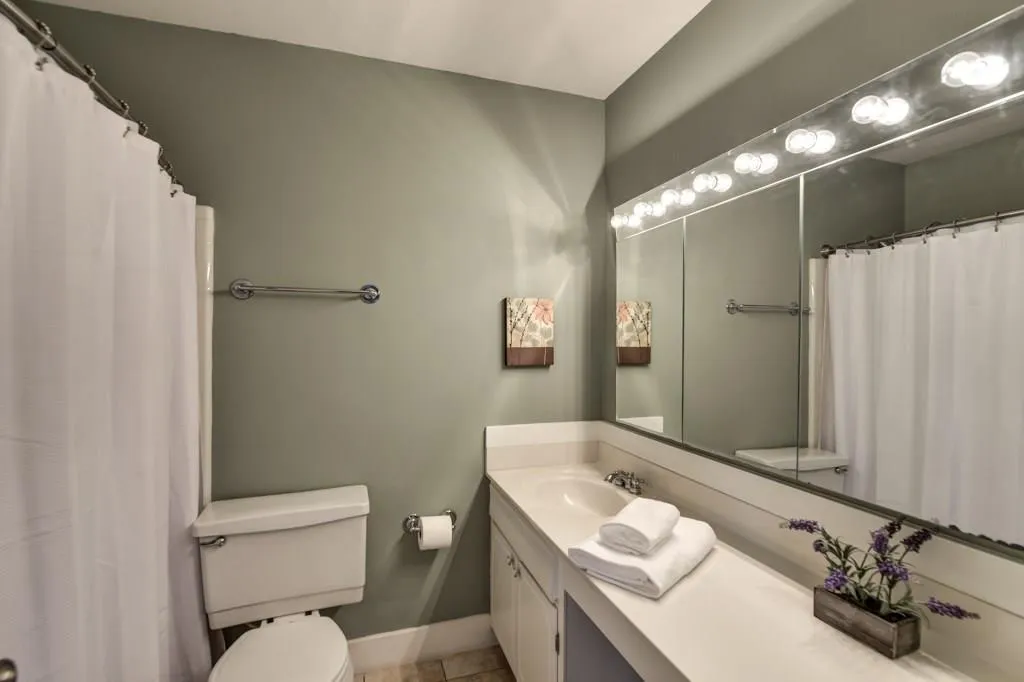 5400 Roswell Road Unit I5, Atlanta, Georgia 30342, 2 Bedrooms Bedrooms, ,2 BathroomsBathrooms,Residential,Sold,5400 Roswell Road Unit I5,5736264