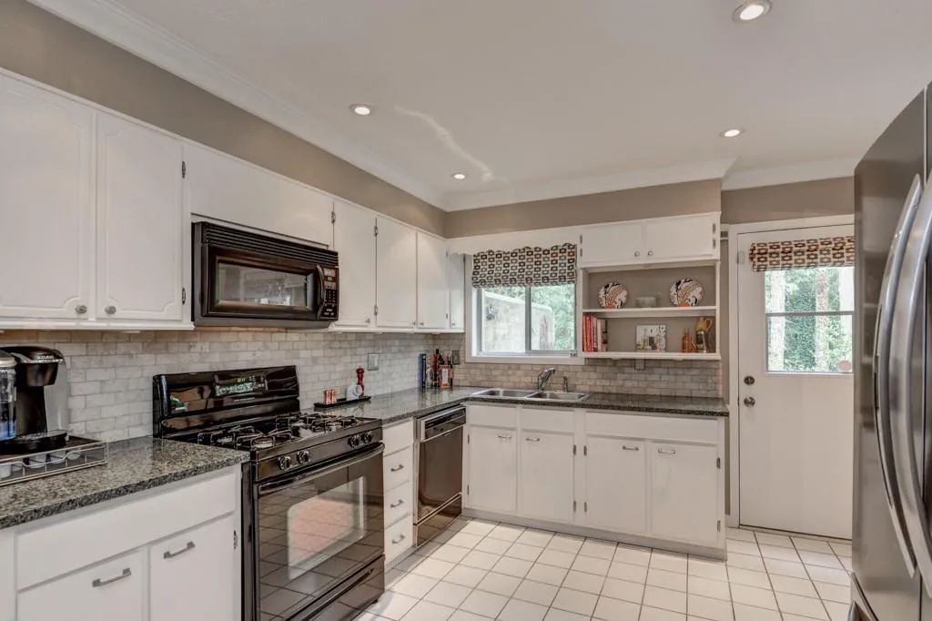 5400 Roswell Road Unit I5, Atlanta, Georgia 30342, 2 Bedrooms Bedrooms, ,2 BathroomsBathrooms,Residential,Sold,5400 Roswell Road Unit I5,5736264