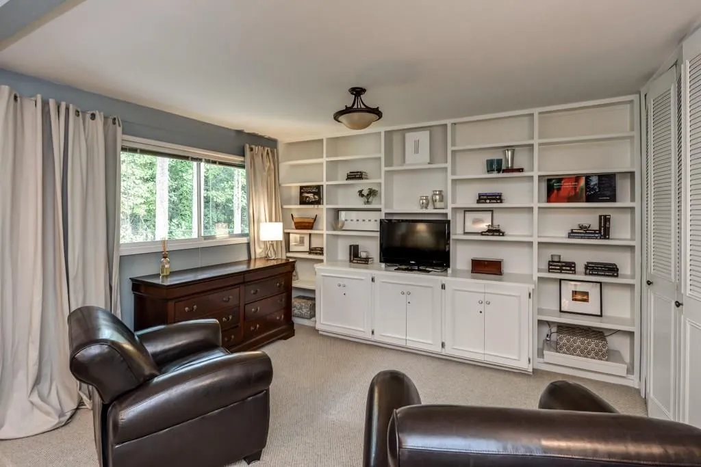 5400 Roswell Road Unit I5, Atlanta, Georgia 30342, 2 Bedrooms Bedrooms, ,2 BathroomsBathrooms,Residential,Sold,5400 Roswell Road Unit I5,5736264