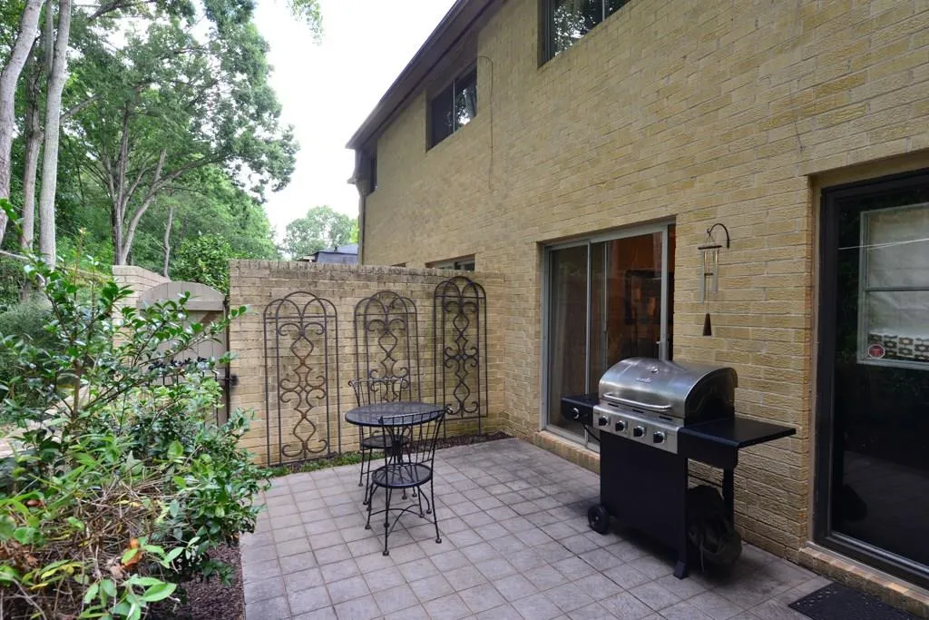 5400 Roswell Road Unit I5, Atlanta, Georgia 30342, 2 Bedrooms Bedrooms, ,2 BathroomsBathrooms,Residential,Sold,5400 Roswell Road Unit I5,5736264