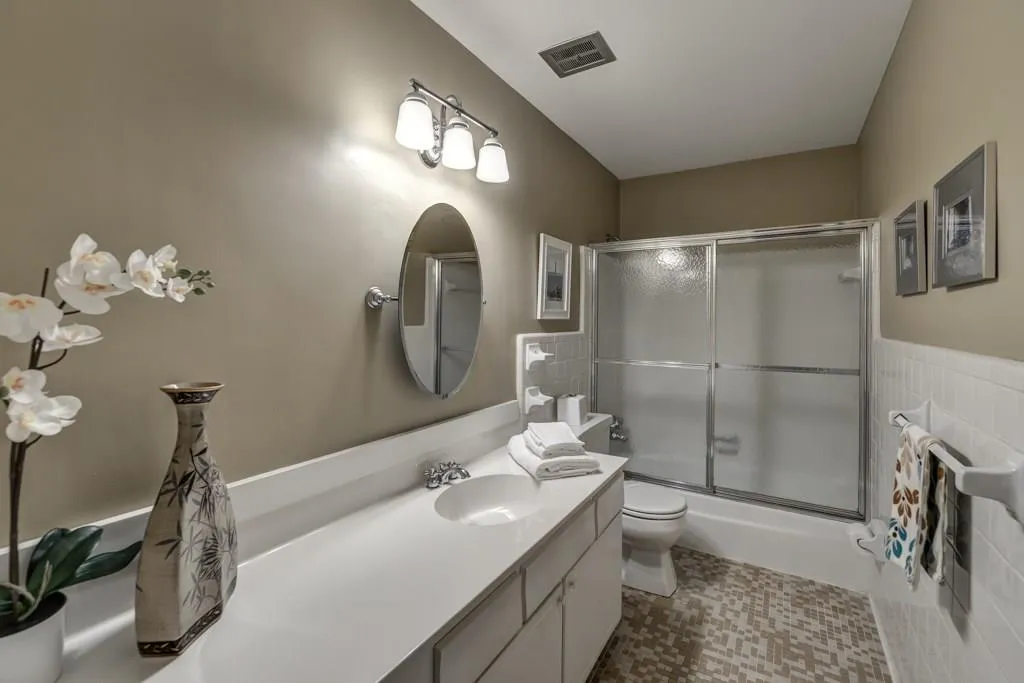 5400 Roswell Road Unit I5, Atlanta, Georgia 30342, 2 Bedrooms Bedrooms, ,2 BathroomsBathrooms,Residential,Sold,5400 Roswell Road Unit I5,5736264