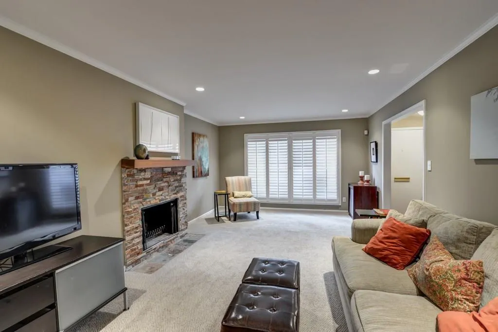 5400 Roswell Road Unit I5, Atlanta, Georgia 30342, 2 Bedrooms Bedrooms, ,2 BathroomsBathrooms,Residential,Sold,5400 Roswell Road Unit I5,5736264