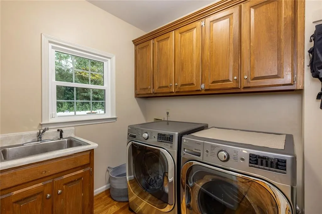 2885 Harwick Drive, Sandy Springs, Georgia 30350, 5 Bedrooms Bedrooms, ,4 BathroomsBathrooms,Residential,For Sale,2885 Harwick Drive,7627699