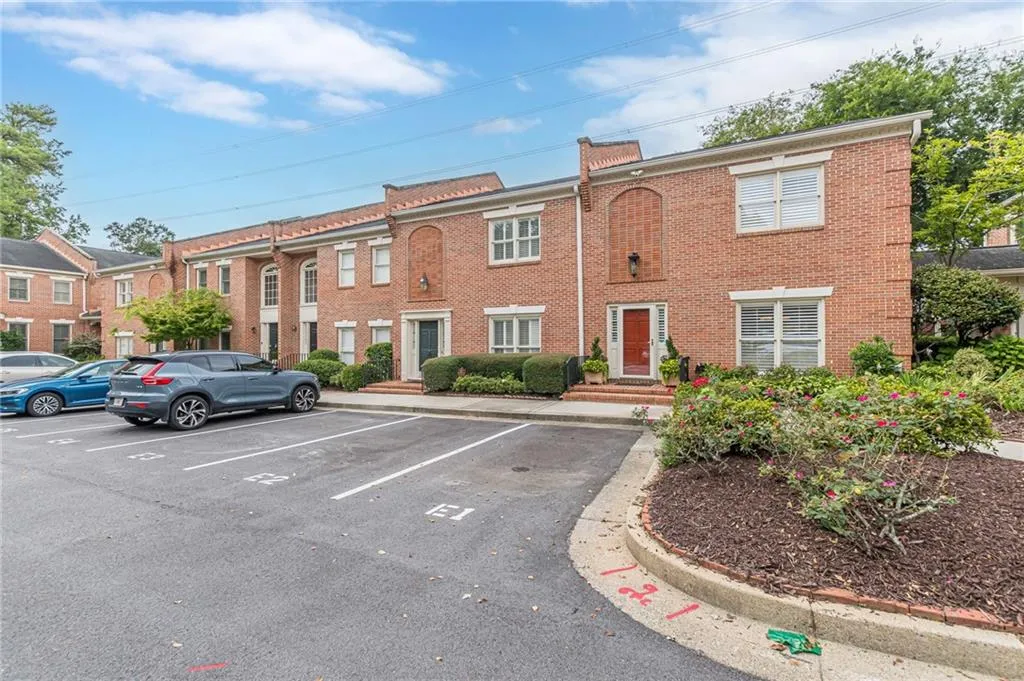 502 Ansley Villa Drive Ne, Atlanta, Georgia 30324, 2 Bedrooms Bedrooms, ,2 BathroomsBathrooms,Residential,For Sale,502 Ansley Villa Drive Ne,7675629