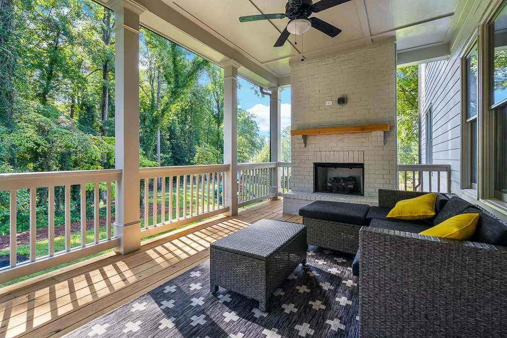 6415 Bridgewood Valley Road Nw, Sandy Springs, Georgia 30328, 5 Bedrooms Bedrooms, ,5 BathroomsBathrooms,Residential,Sold,6415 Bridgewood Valley Road Nw,6603625