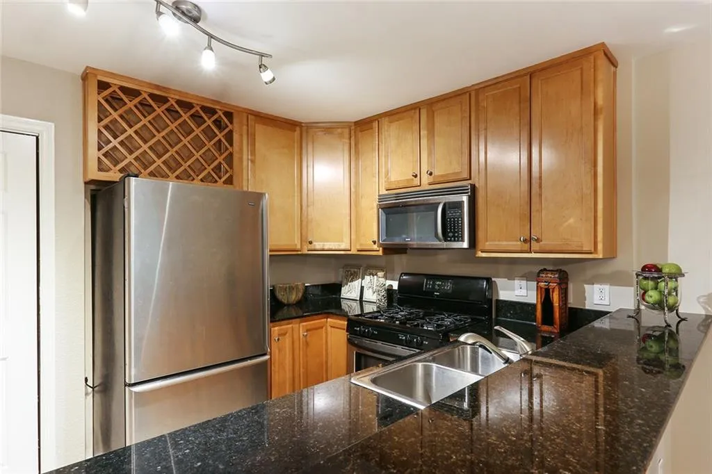 1445 Monroe Drive Ne Unit B3, Atlanta, Georgia 30324, 2 Bedrooms Bedrooms, ,2 BathroomsBathrooms,Residential,Sold,1445 Monroe Drive Ne Unit B3,5857209