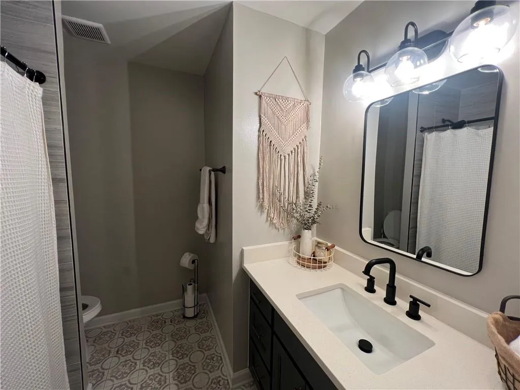 309 Hollyfax Circle Ne, Sandy Springs, Georgia 30328, 2 Bedrooms Bedrooms, ,2 BathroomsBathrooms,Residential,Sold,309 Hollyfax Circle Ne,7252499