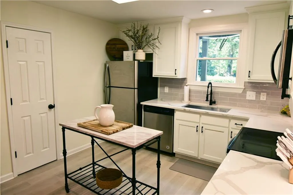 309 Hollyfax Circle Ne, Sandy Springs, Georgia 30328, 2 Bedrooms Bedrooms, ,2 BathroomsBathrooms,Residential,Sold,309 Hollyfax Circle Ne,7252499