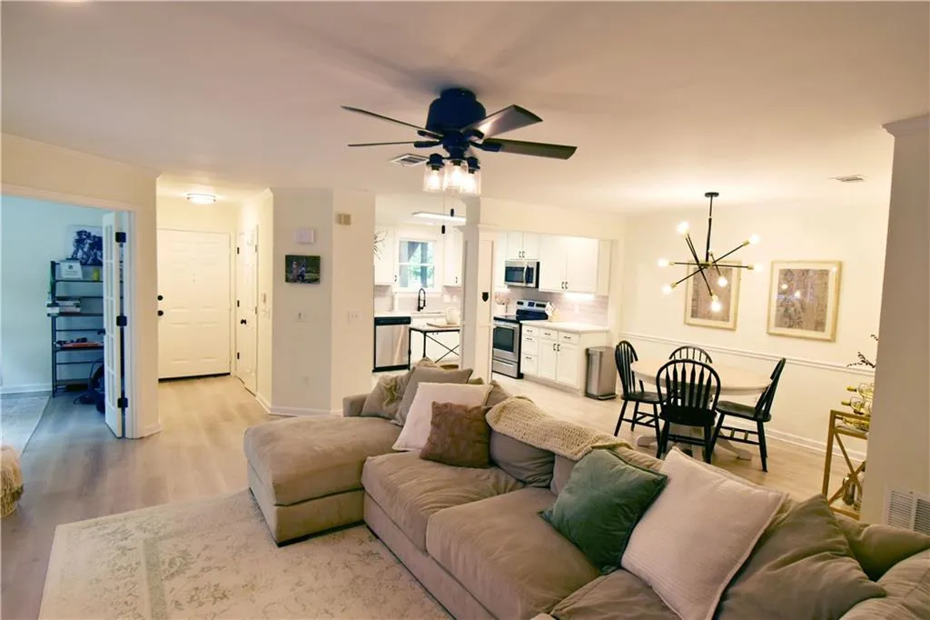 309 Hollyfax Circle Ne, Sandy Springs, Georgia 30328, 2 Bedrooms Bedrooms, ,2 BathroomsBathrooms,Residential,Sold,309 Hollyfax Circle Ne,7252499