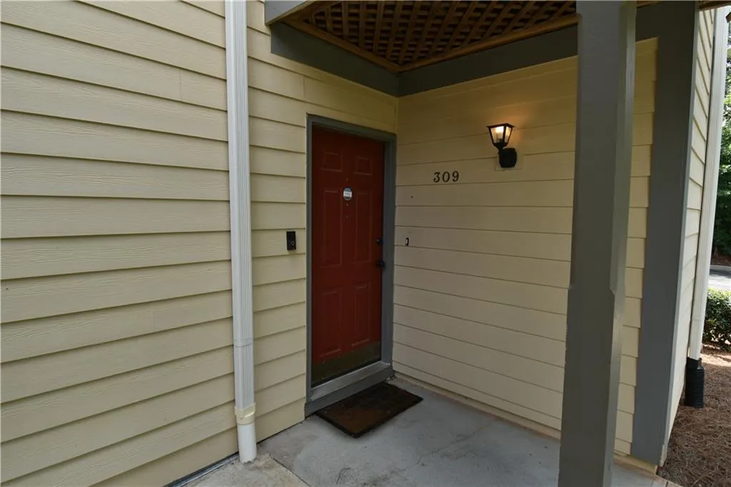 309 Hollyfax Circle Ne, Sandy Springs, Georgia 30328, 2 Bedrooms Bedrooms, ,2 BathroomsBathrooms,Residential,Sold,309 Hollyfax Circle Ne,7252499