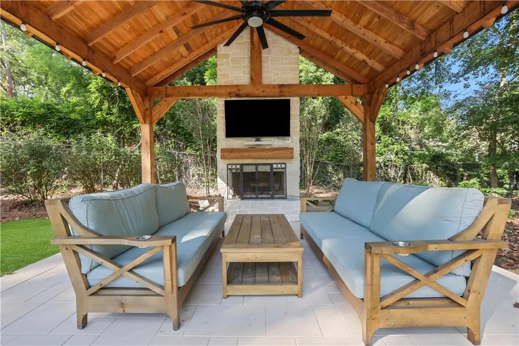 230 Berwick Drive, Atlanta, Georgia 30328, 4 Bedrooms Bedrooms, ,2 BathroomsBathrooms,Residential,Sold,230 Berwick Drive,7465681