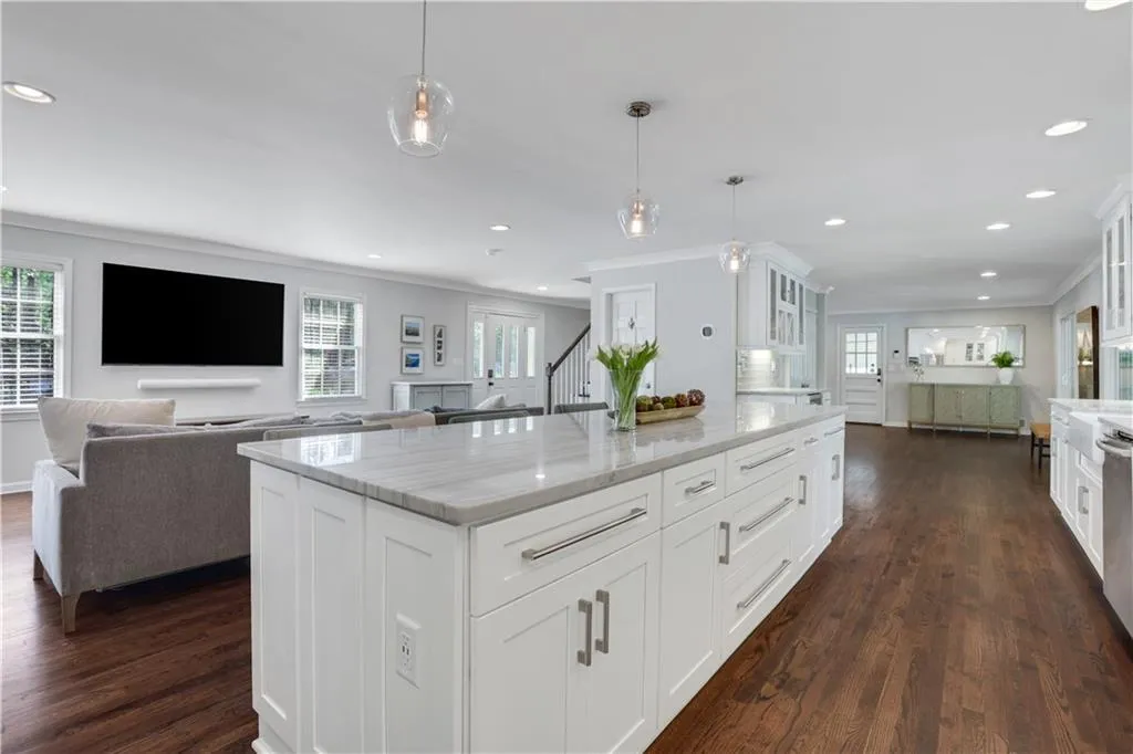 230 Berwick Drive, Atlanta, Georgia 30328, 4 Bedrooms Bedrooms, ,2 BathroomsBathrooms,Residential,Sold,230 Berwick Drive,7465681