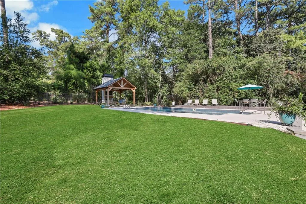 230 Berwick Drive, Atlanta, Georgia 30328, 4 Bedrooms Bedrooms, ,2 BathroomsBathrooms,Residential,Sold,230 Berwick Drive,7465681