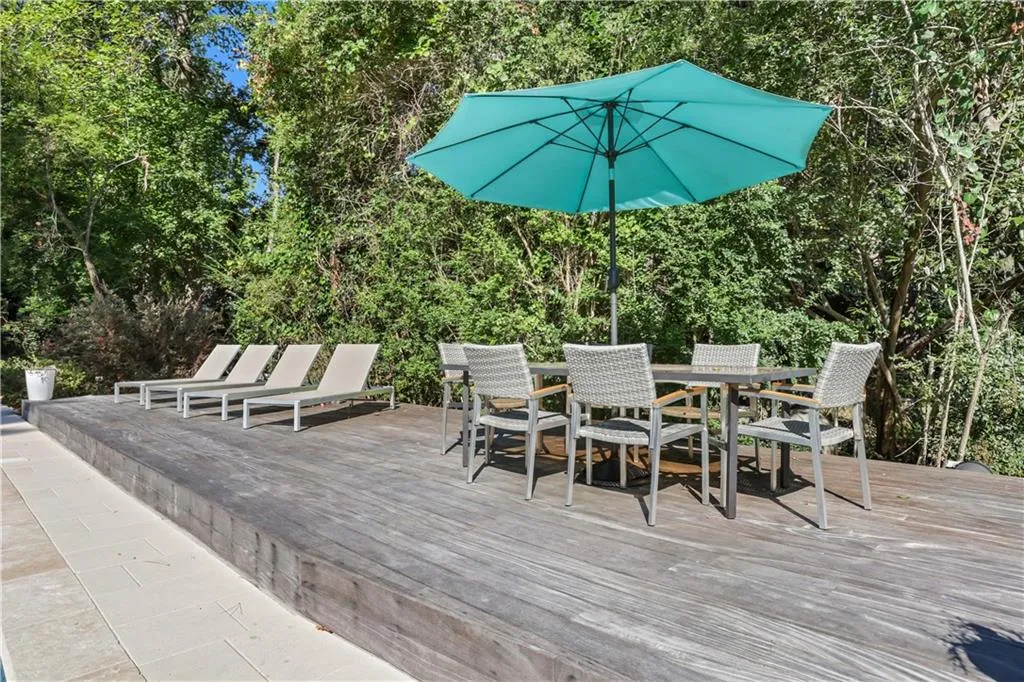 230 Berwick Drive, Atlanta, Georgia 30328, 4 Bedrooms Bedrooms, ,2 BathroomsBathrooms,Residential,Sold,230 Berwick Drive,7465681