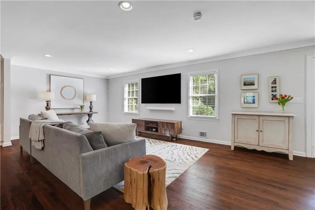 230 Berwick Drive, Atlanta, Georgia 30328, 4 Bedrooms Bedrooms, ,2 BathroomsBathrooms,Residential,Sold,230 Berwick Drive,7465681