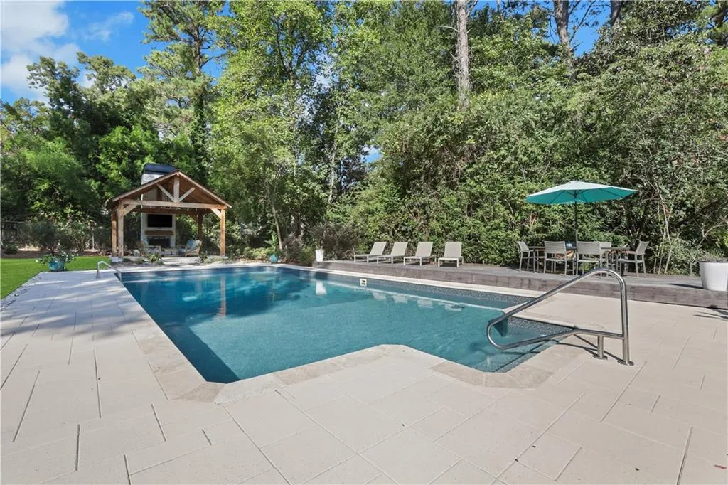 230 Berwick Drive, Atlanta, Georgia 30328, 4 Bedrooms Bedrooms, ,2 BathroomsBathrooms,Residential,Sold,230 Berwick Drive,7465681