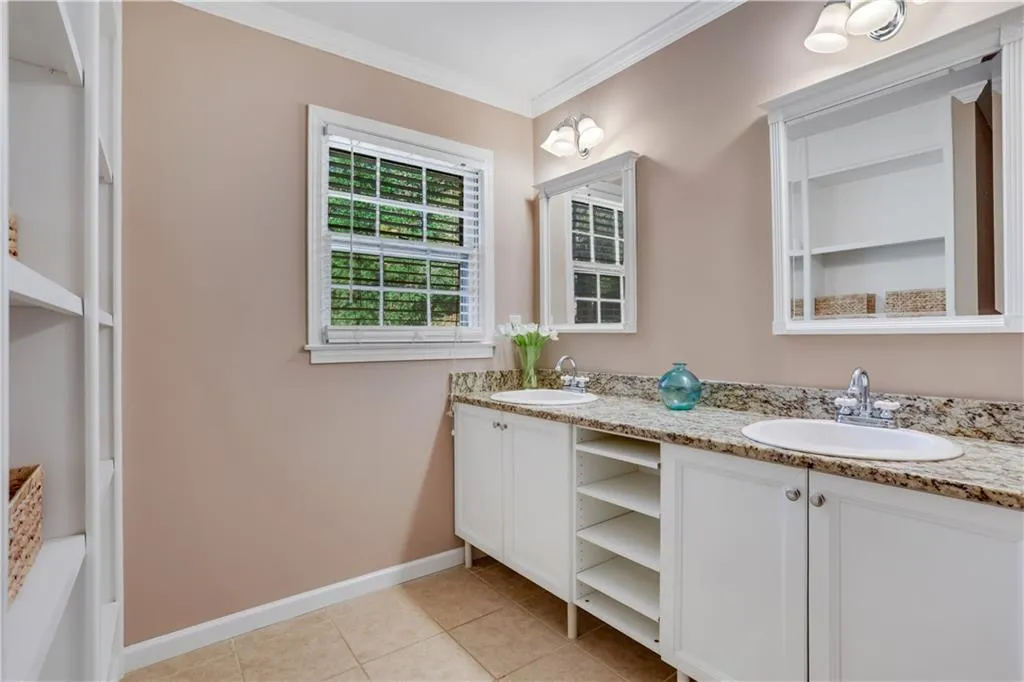 230 Berwick Drive, Atlanta, Georgia 30328, 4 Bedrooms Bedrooms, ,2 BathroomsBathrooms,Residential,Sold,230 Berwick Drive,7465681