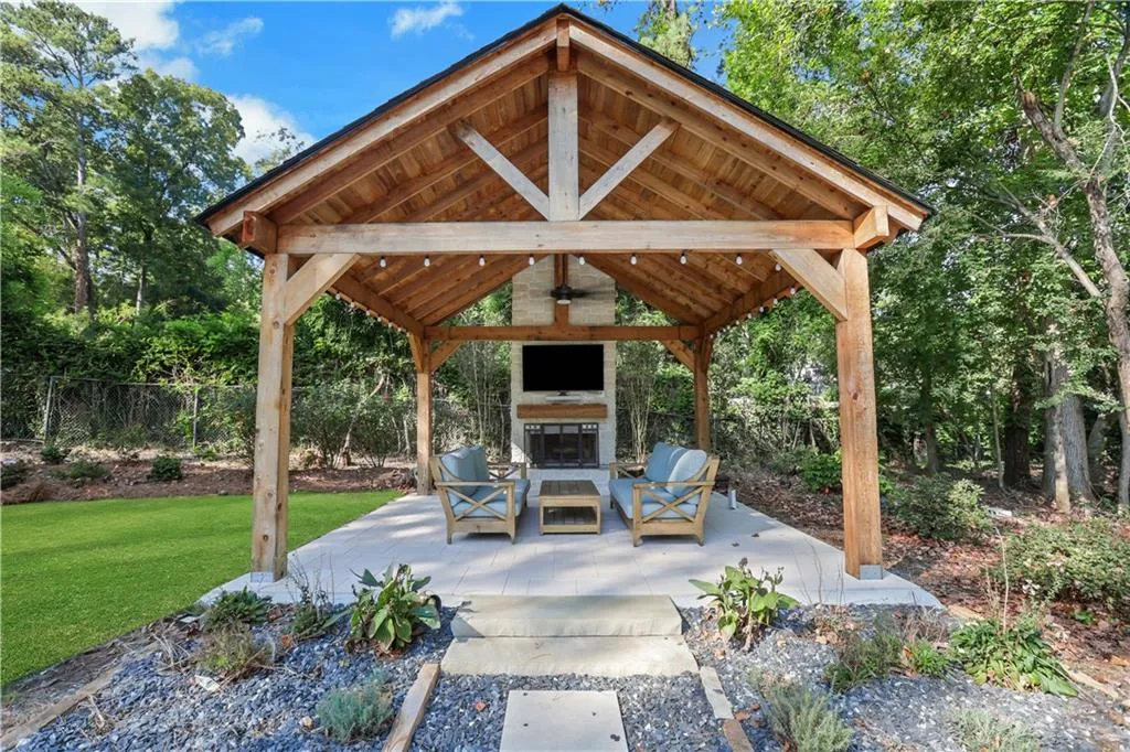 230 Berwick Drive, Atlanta, Georgia 30328, 4 Bedrooms Bedrooms, ,2 BathroomsBathrooms,Residential,Sold,230 Berwick Drive,7465681