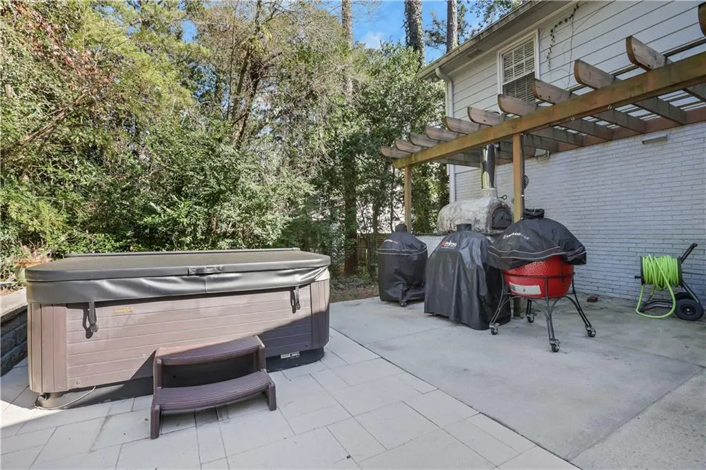 230 Berwick Drive, Atlanta, Georgia 30328, 4 Bedrooms Bedrooms, ,2 BathroomsBathrooms,Residential,Sold,230 Berwick Drive,7465681