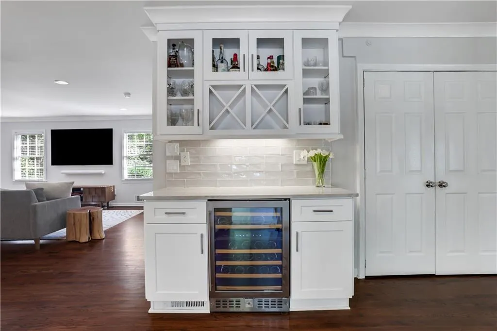 230 Berwick Drive, Atlanta, Georgia 30328, 4 Bedrooms Bedrooms, ,2 BathroomsBathrooms,Residential,Sold,230 Berwick Drive,7465681