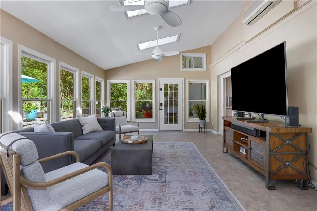 230 Berwick Drive, Atlanta, Georgia 30328, 4 Bedrooms Bedrooms, ,2 BathroomsBathrooms,Residential,Sold,230 Berwick Drive,7465681