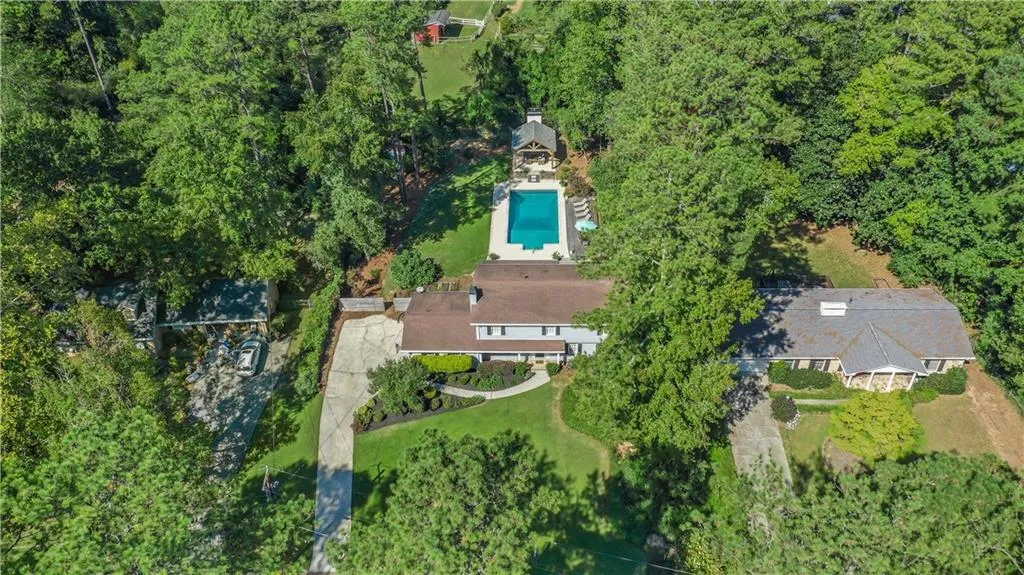 230 Berwick Drive, Atlanta, Georgia 30328, 4 Bedrooms Bedrooms, ,2 BathroomsBathrooms,Residential,Sold,230 Berwick Drive,7465681