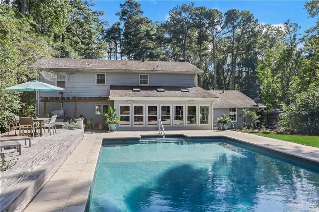 230 Berwick Drive, Atlanta, Georgia 30328, 4 Bedrooms Bedrooms, ,2 BathroomsBathrooms,Residential,Sold,230 Berwick Drive,7465681