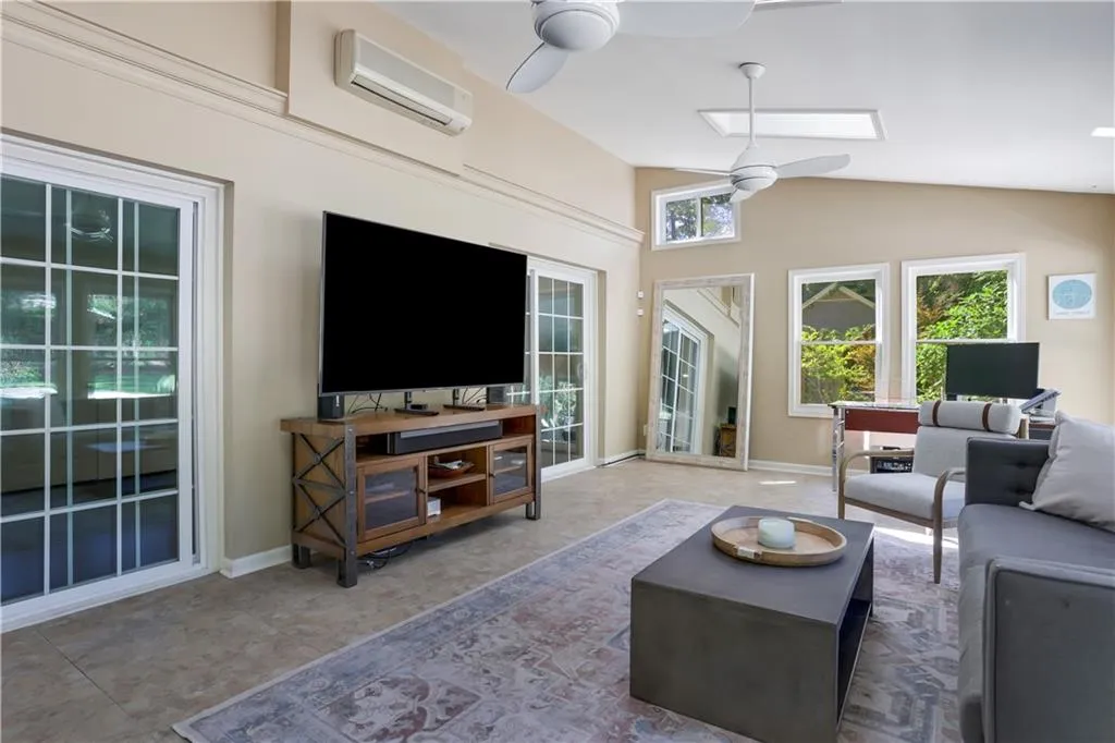 230 Berwick Drive, Atlanta, Georgia 30328, 4 Bedrooms Bedrooms, ,2 BathroomsBathrooms,Residential,Sold,230 Berwick Drive,7465681