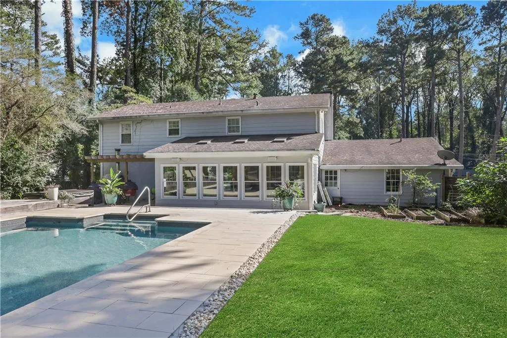 230 Berwick Drive, Atlanta, Georgia 30328, 4 Bedrooms Bedrooms, ,2 BathroomsBathrooms,Residential,Sold,230 Berwick Drive,7465681