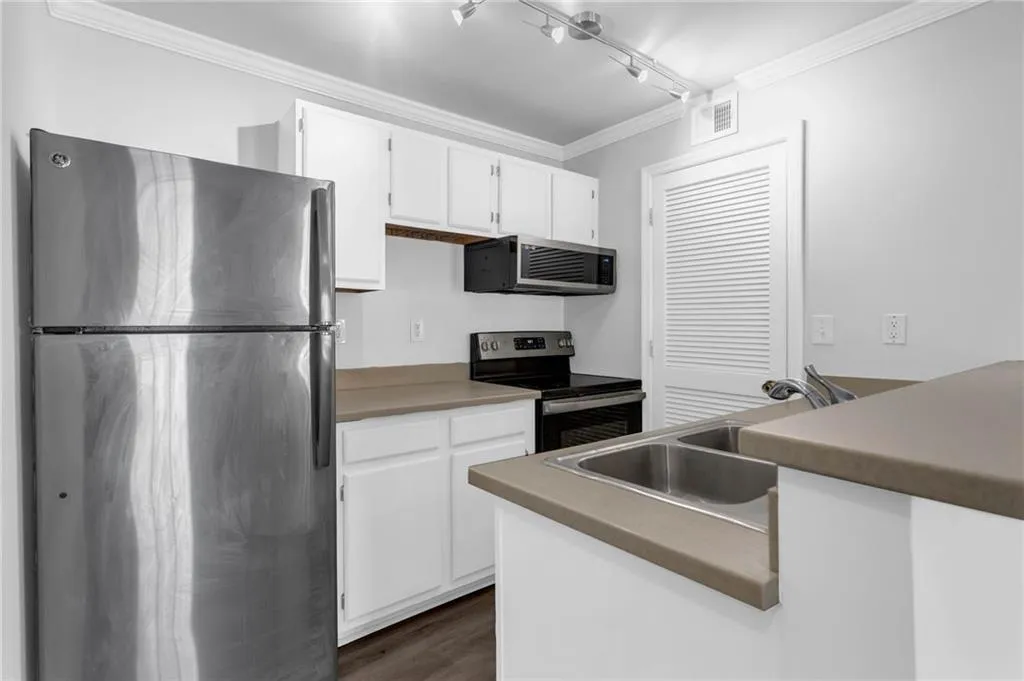 422 Granville Court, Sandy Springs, Georgia 30328, 1 Bedroom Bedrooms, ,1 BathroomBathrooms,Residential,Sold,422 Granville Court,7180012