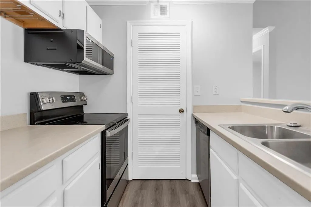 422 Granville Court, Sandy Springs, Georgia 30328, 1 Bedroom Bedrooms, ,1 BathroomBathrooms,Residential,Sold,422 Granville Court,7180012