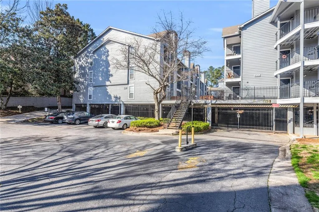 422 Granville Court, Sandy Springs, Georgia 30328, 1 Bedroom Bedrooms, ,1 BathroomBathrooms,Residential,Sold,422 Granville Court,7180012