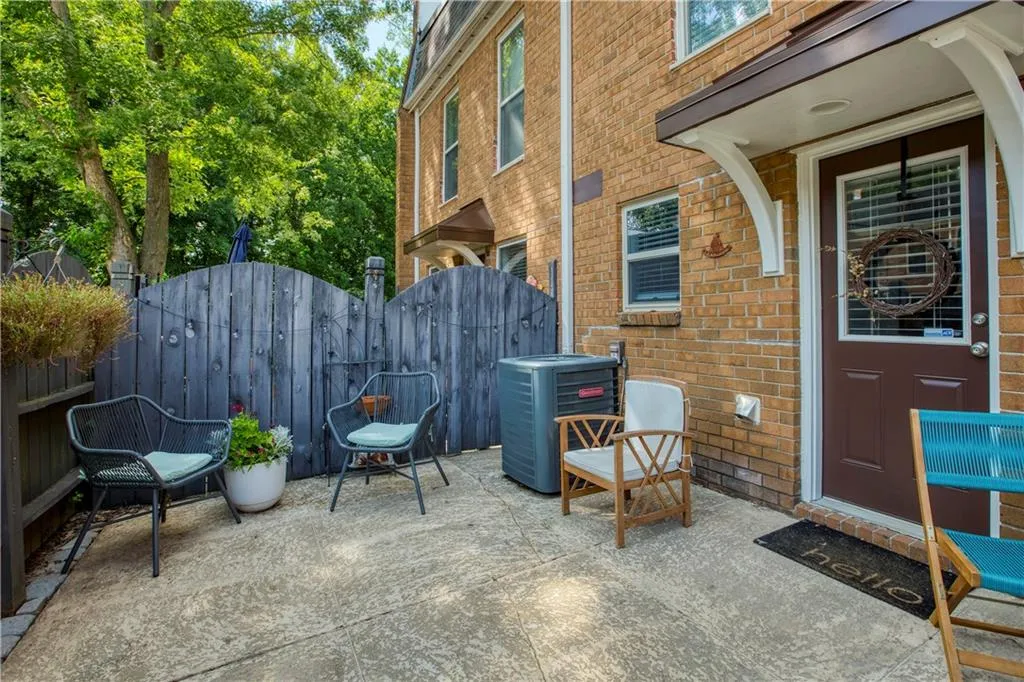 155 N River Drive Unit G, Sandy Springs, Georgia 30350, 2 Bedrooms Bedrooms, ,2 BathroomsBathrooms,Residential,Sold,155 N River Drive Unit G,7091370