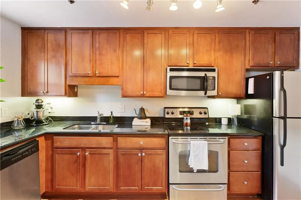 155 N River Drive Unit G, Sandy Springs, Georgia 30350, 2 Bedrooms Bedrooms, ,2 BathroomsBathrooms,Residential,Sold,155 N River Drive Unit G,7091370