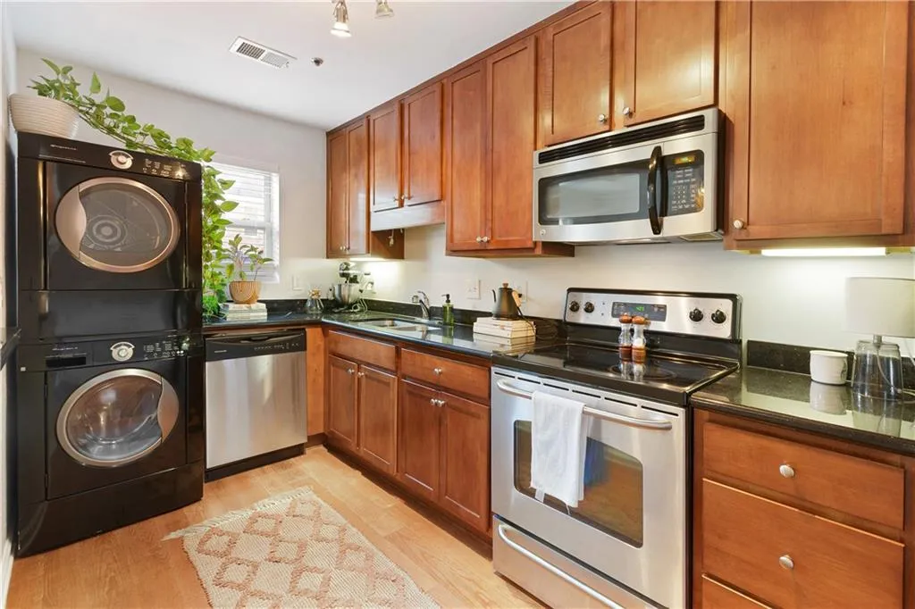 155 N River Drive Unit G, Sandy Springs, Georgia 30350, 2 Bedrooms Bedrooms, ,2 BathroomsBathrooms,Residential,Sold,155 N River Drive Unit G,7091370