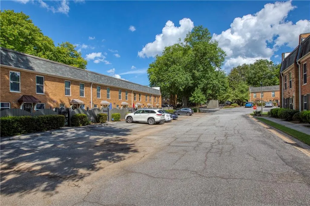 155 N River Drive Unit G, Sandy Springs, Georgia 30350, 2 Bedrooms Bedrooms, ,2 BathroomsBathrooms,Residential,Sold,155 N River Drive Unit G,7091370