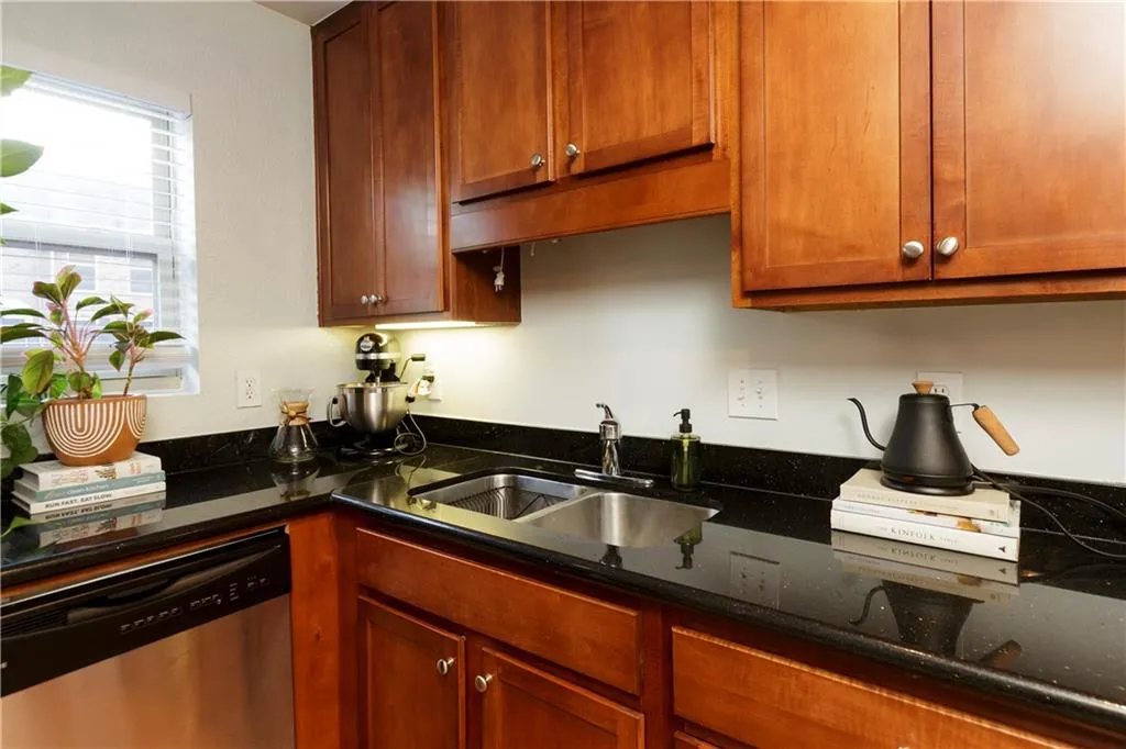 155 N River Drive Unit G, Sandy Springs, Georgia 30350, 2 Bedrooms Bedrooms, ,2 BathroomsBathrooms,Residential,Sold,155 N River Drive Unit G,7091370