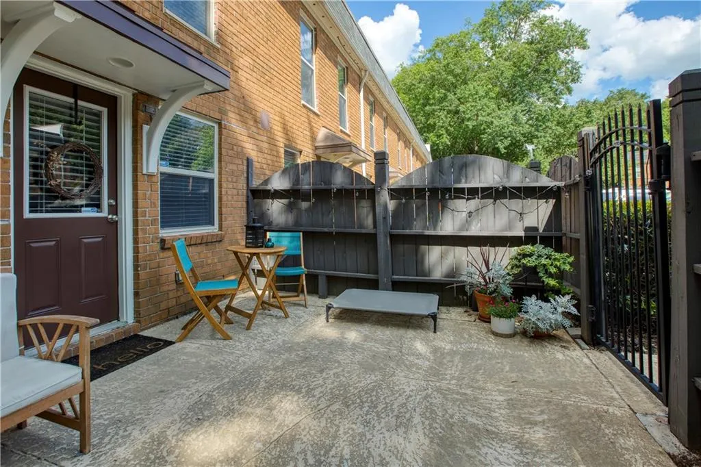 155 N River Drive Unit G, Sandy Springs, Georgia 30350, 2 Bedrooms Bedrooms, ,2 BathroomsBathrooms,Residential,Sold,155 N River Drive Unit G,7091370