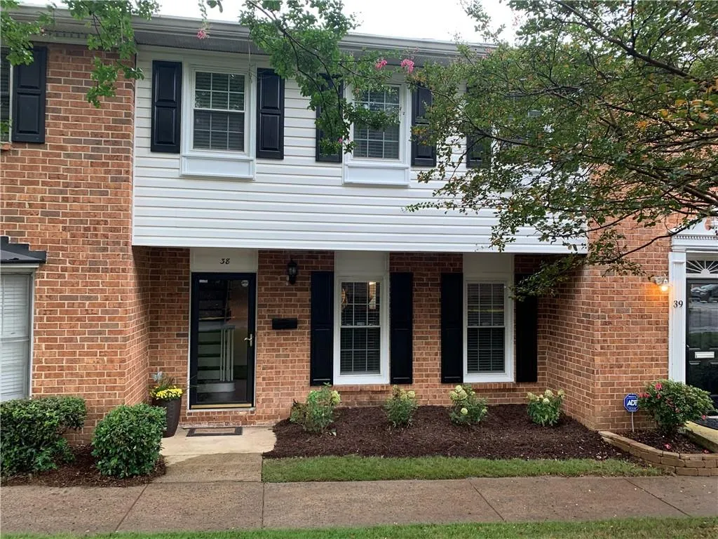 6520 Roswell Road Ne Unit 38, Sandy Springs, Georgia 30328, 3 Bedrooms Bedrooms, ,2 BathroomsBathrooms,Residential,Sold,6520 Roswell Road Ne Unit 38,6782838