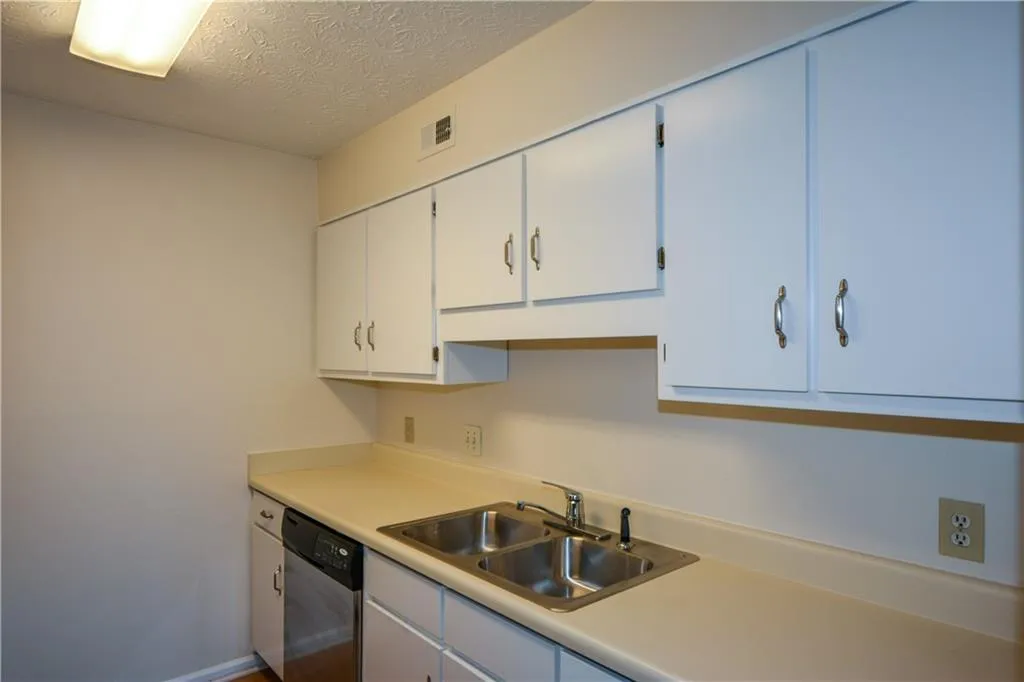 475 Mount Vernon Highway Ne Unit C-220, Sandy Springs, Georgia 30328, 1 Bedroom Bedrooms, ,1 BathroomBathrooms,Residential,For Sale,475 Mount Vernon Highway Ne Unit C-220,7662520