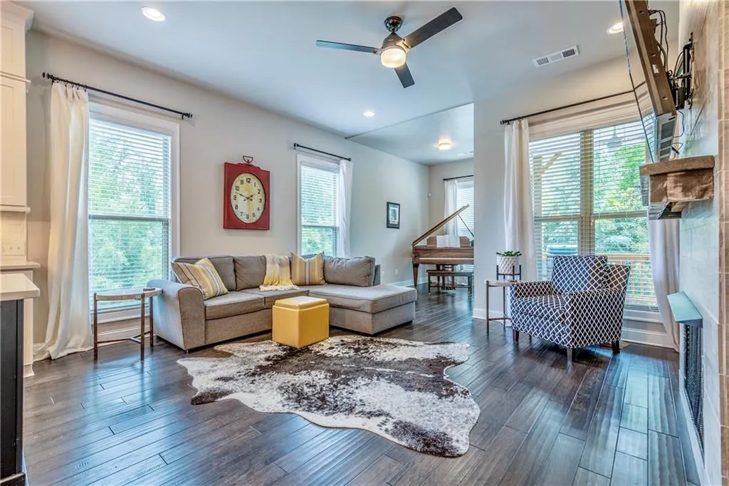 4269 Deming Circle, Sandy Springs, Georgia 30342, 3 Bedrooms Bedrooms, ,3 BathroomsBathrooms,Residential,Sold,4269 Deming Circle,6878737