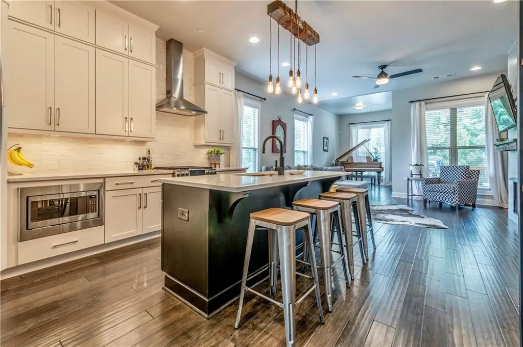 4269 Deming Circle, Sandy Springs, Georgia 30342, 3 Bedrooms Bedrooms, ,3 BathroomsBathrooms,Residential,Sold,4269 Deming Circle,6878737