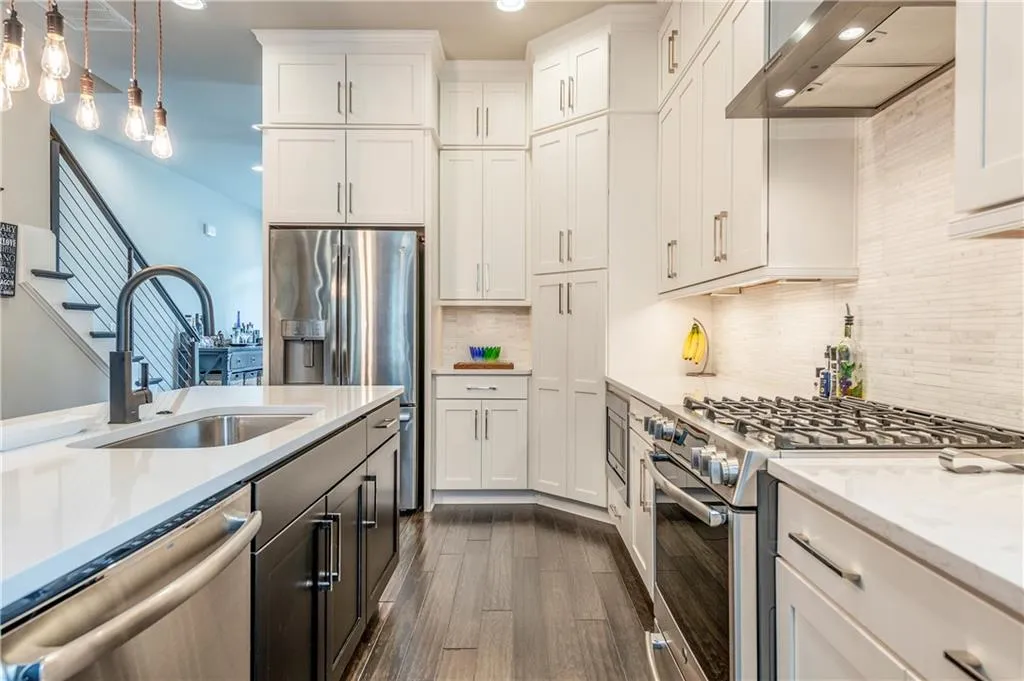 4269 Deming Circle, Sandy Springs, Georgia 30342, 3 Bedrooms Bedrooms, ,3 BathroomsBathrooms,Residential,Sold,4269 Deming Circle,6878737
