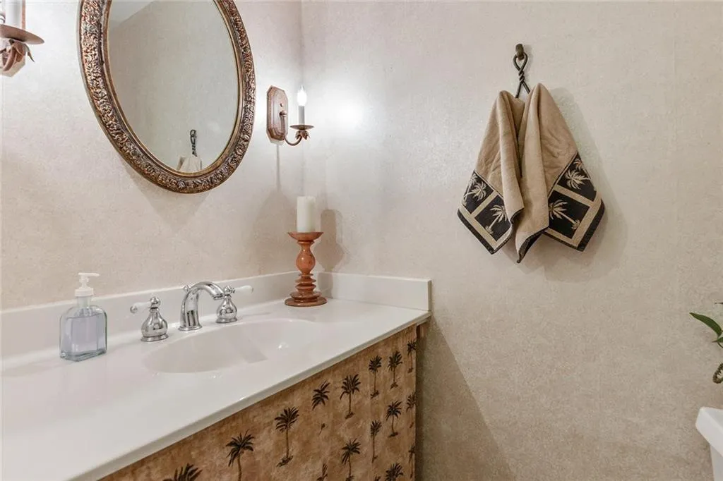 6520 Roswell Road Unit 47, Sandy Springs, Georgia 30328, 3 Bedrooms Bedrooms, ,2 BathroomsBathrooms,Residential,Sold,6520 Roswell Road Unit 47,6037760