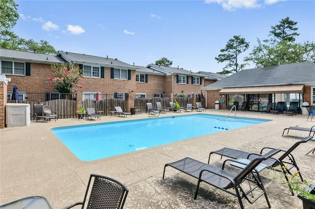 6520 Roswell Road Unit 47, Sandy Springs, Georgia 30328, 3 Bedrooms Bedrooms, ,2 BathroomsBathrooms,Residential,Sold,6520 Roswell Road Unit 47,6037760