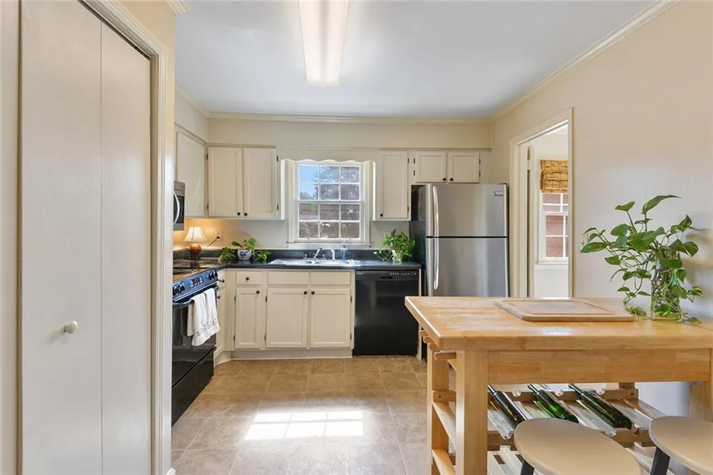 6520 Roswell Road Unit 47, Sandy Springs, Georgia 30328, 3 Bedrooms Bedrooms, ,2 BathroomsBathrooms,Residential,Sold,6520 Roswell Road Unit 47,6037760